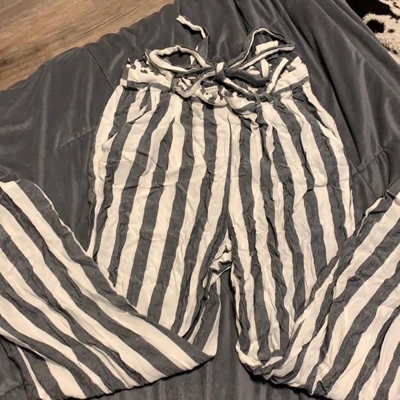 American Eagle Pants - Picture 1 of 1